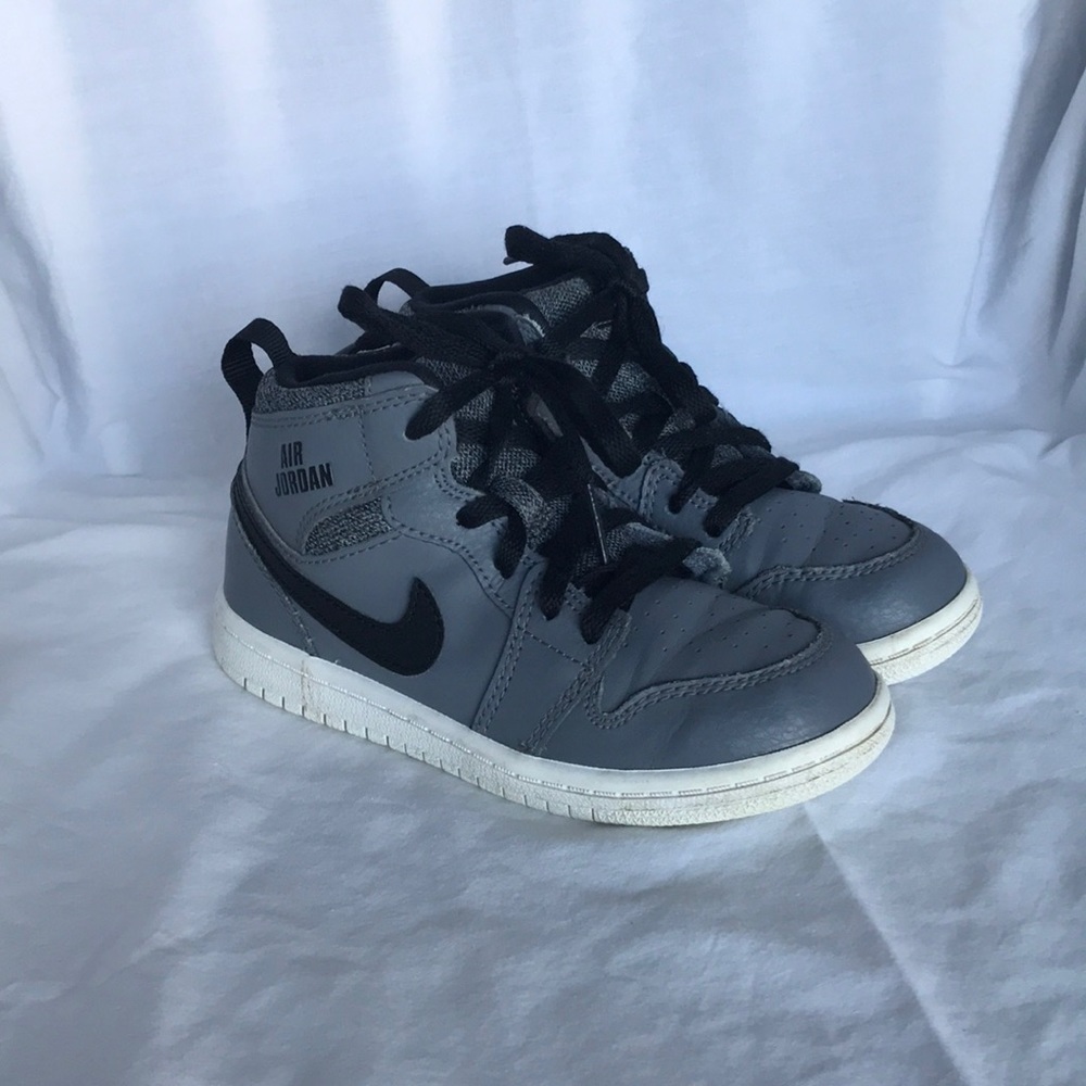 Boys size 10 retro Jordan’s